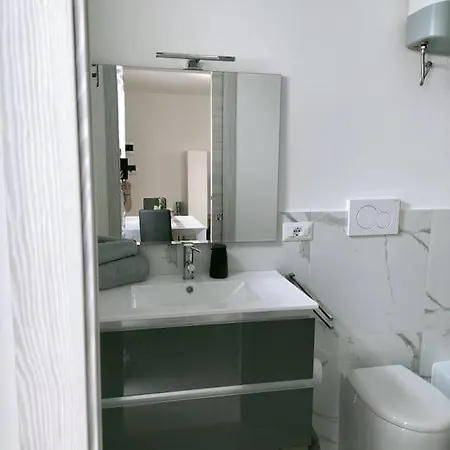 Korona - 200 Mt Dalla Apartment *